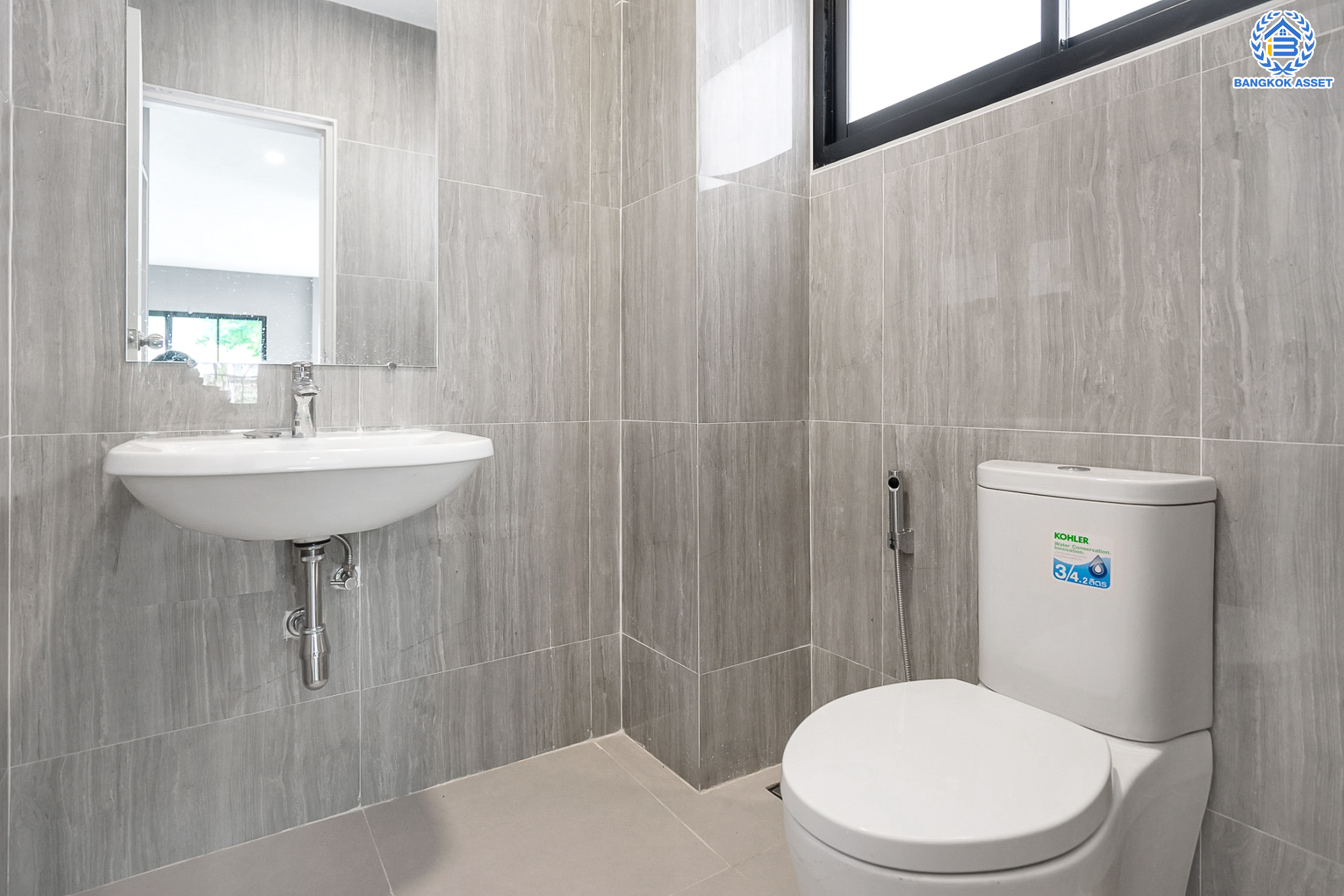 บ้านมือสองตกแต่งใหม่ ม.ปรัชญาการ์เด้นโฮม สุคนธสวัสดิ์ หลังมุม เนื้อที่ 55.9 ตร.ว. ฟังก์ชัน 3 ห้องนอน 4 ห้องน้ำ 1 ห้องแม่บ้าน 2 ที่จอดรถ พร้อม Living Area กว้างขวาง บนทำเลใจกลางเมือง! เชื่อมต่อทั้งถนนประเสริฐมนูญกิจ, เกษตร-นวมินทร์, ลาดพร้าว, รัชโยธินฯ ใกล้ทางด่วนรามอินทรา และรถไฟฟ้าสายสีน้ำตาล "สถานีโรงเรียนสตรีวิทยา2"